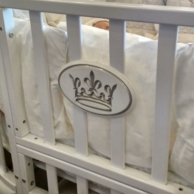 Детская кроватка MALIKA ROYAL MAJESTY ЭКО-кожа белый Детская кроватка MALIKA ROYAL MAJESTY ЭКО-кожа белый